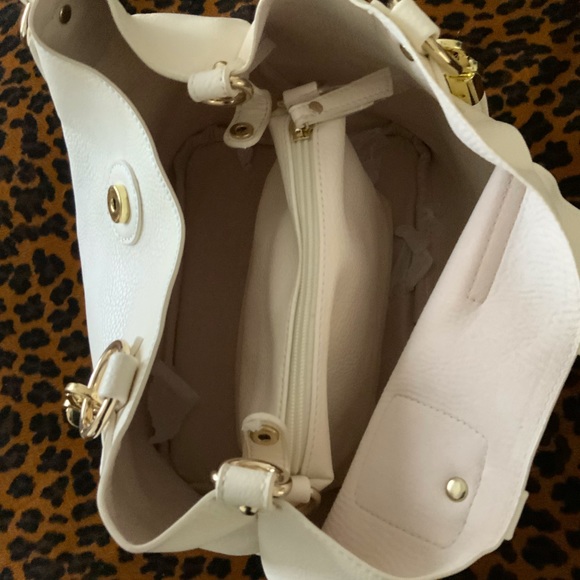 BRAND NEW IVORY LEATHER HANDBAG. - Picture 5 of 11